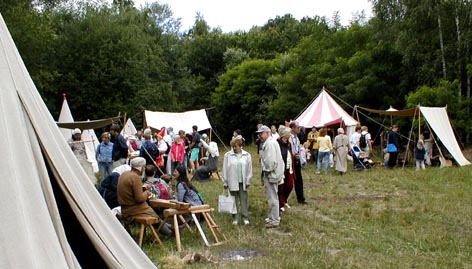 Lagerbereich mit Lotharinger Purgare, Karen Thöle, Projekt Folgari, Circa 1310 und Familia ministerialis
